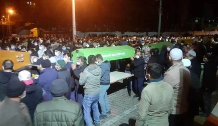 Burdur'daki kazada ölen 4 kişi gece yarısı toprağa verildi