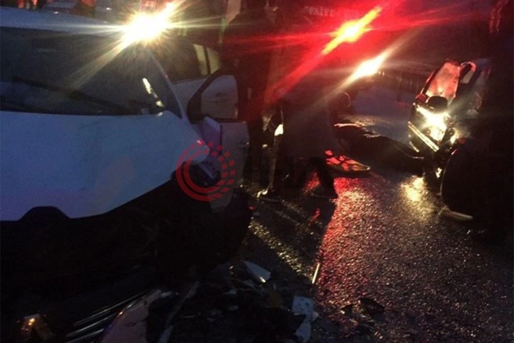 Bursa'da 2 otomobil kafa kafaya çarpıştı: 1 ölü, 5 yaralı