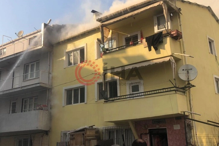 Bursa'da 3 katlı binada yangın paniği