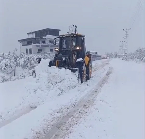 B&uuml;y&uuml;kşehir, karla m&uuml;cadele i&ccedil;in t&uuml;m il&ccedil;elerde eş zamanlı sahada