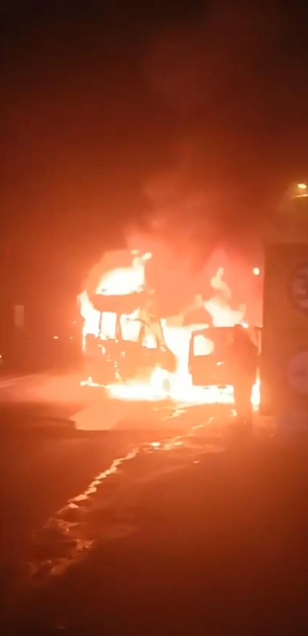 &Ccedil;arpışan 2 ara&ccedil; alev topuna d&ouml;nd&uuml;