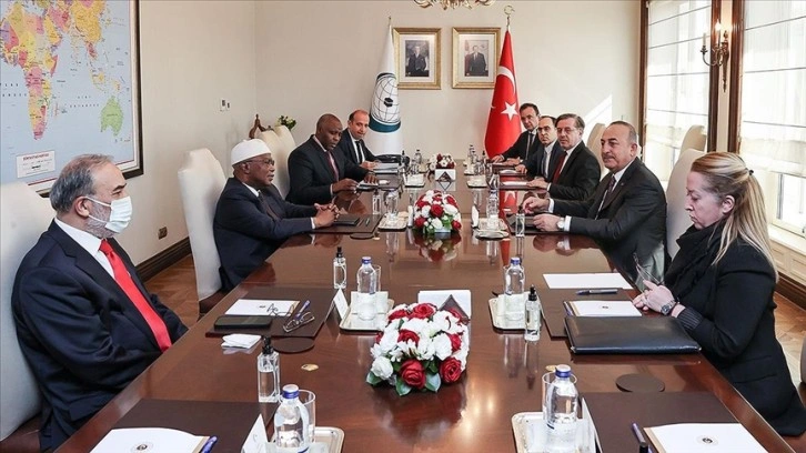 Çavuşoğlu, İİT Genel Sekreteri ve Nijerya Cumhurbaşkanlığı Özel Temsilcisi ile görüştü