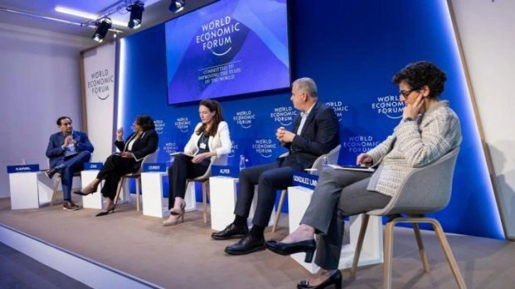 Cenk Alper'den Davos’ta dijital dönüşüm mesajı