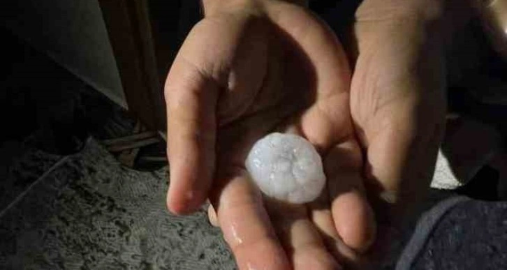 Ceylanpınar’da dolu hayatı felç etti