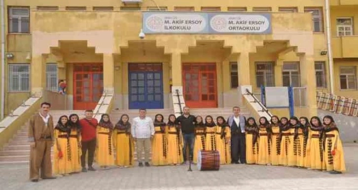 Cizre Halk Oyunu Ekibi, kültürlerini gelecek nesillere taşımaya çalışıyor