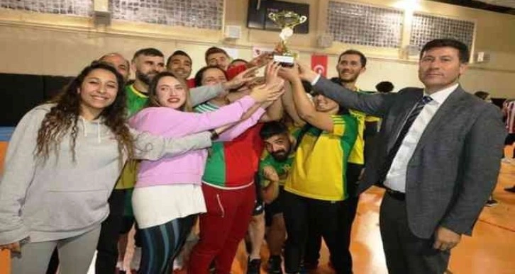 Cizre’de 32 takımın yarıştığı voleybol turnuvası sona erdi