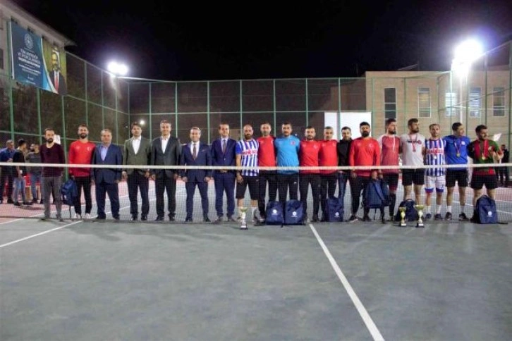 Cizre'de ayak tenisi turnuvası yapıldı
