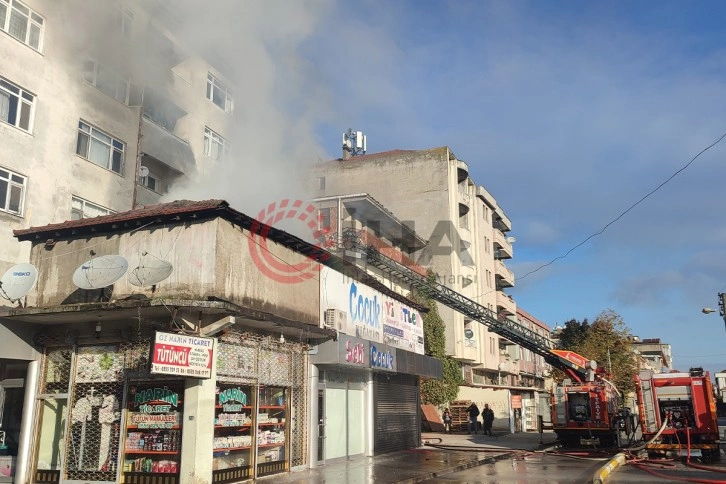 &Ccedil;ocuk giyim mağazasının deposunda yangın