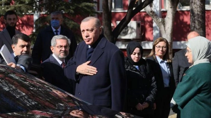 Cumhurbaşkanı Erdoğan, depremzede Aleyna'yı ziyaret etti
