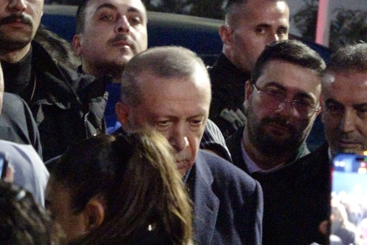 Cumhurbaşkanı Erdoğan ilk iftarını depremzedelerle açtı