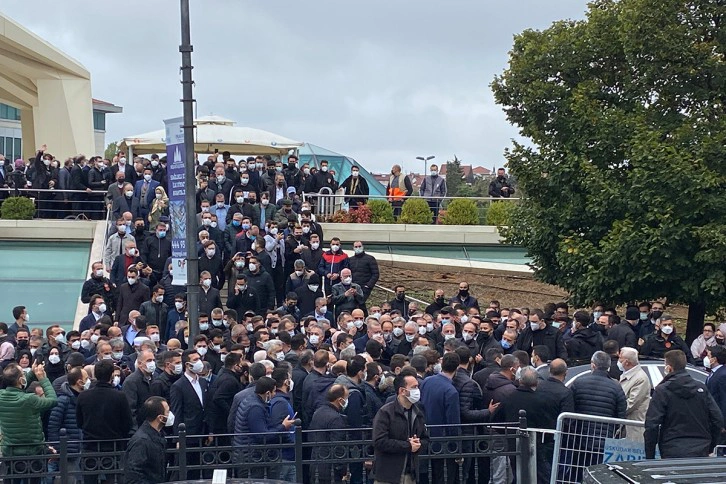 Cumhurbaşkanı Erdoğan, iş adamı Ahmet Gür’ün cenaze törenine katıldı