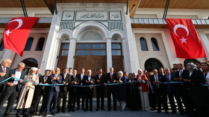 Cumhurbaşkanı Erdoğan, Necat Nasıroğlu Külliyesi'nin açılışını yaptı