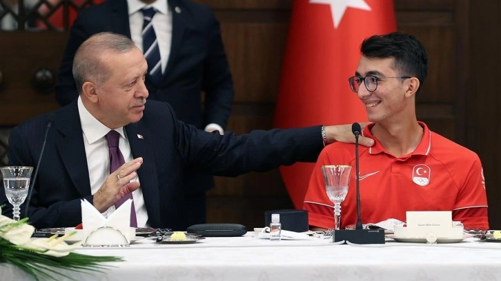 Cumhurbaşkanı Erdoğan'dan Türkiye'ye gurur yaşatan Mete Gazoz paylaşımı