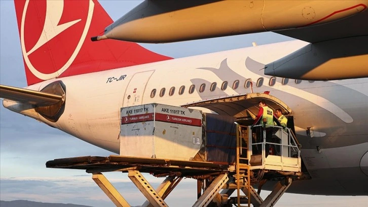 Cumhurbaşkanı Seçimi ikinci turu için yurt dışında kullanılan oyları taşıyan uçak Ankara'ya ind