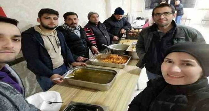 Deprem bölgesinde günde 10 bin kişilik yemek çıkarttı