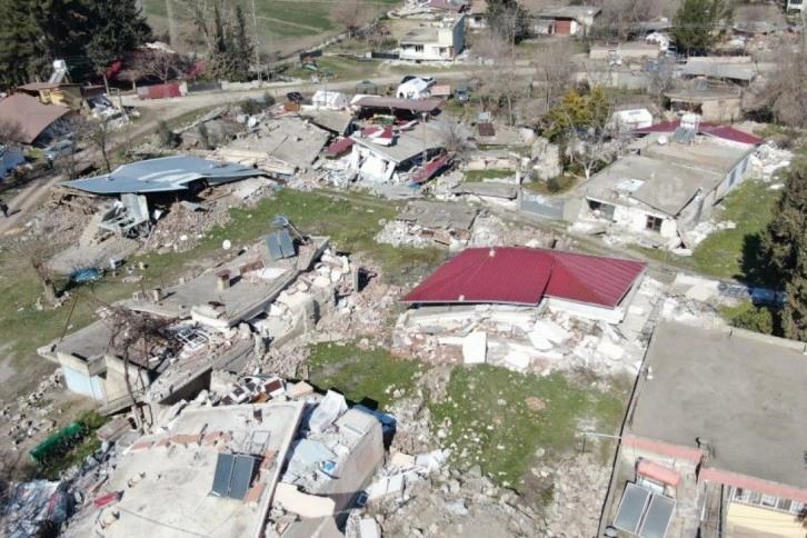 Deprem köyleri de yerle bir etti, sadece bu köyde 33 kişi öldü
