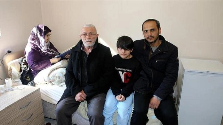 Depremde 25 yakınını kaybeden aile, Kahramanmaraş'a döneceği günün hayalini kuruyor