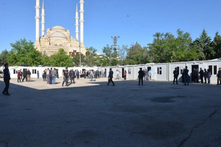 Depremin merkez üssü Kahramanmaraş’ta vatandaşlar oy kullanmaya başladı