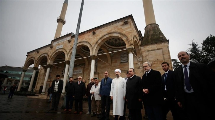 Diyanet İşleri Başkanı Erbaş, Düzce'de depremde hasar gören camileri inceledi