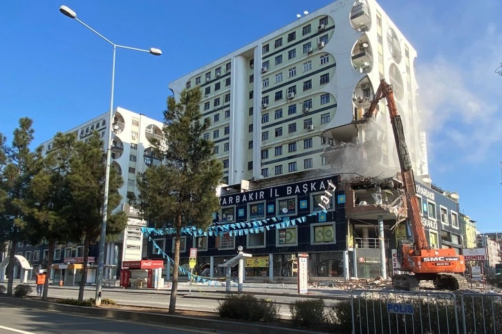 Diyar Galeria İş Merkezinin yıkım çalışması durduruldu