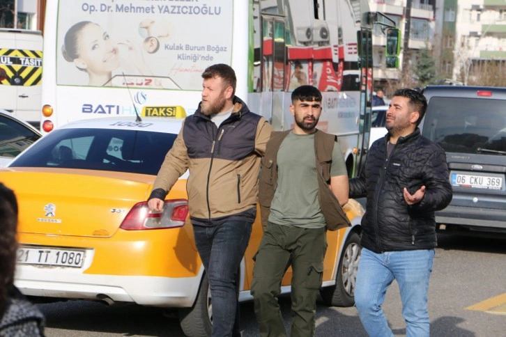 Diyarbakır’da polise taş attığı tespit edilen 200’e yakın kişi gözaltına alındı