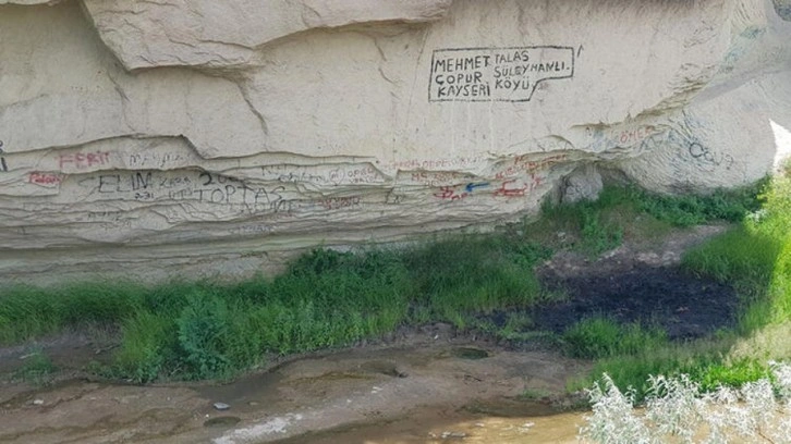 Doğa harikası Gomeda Vadisi'ne sprey boyayla yazı yazdılar
