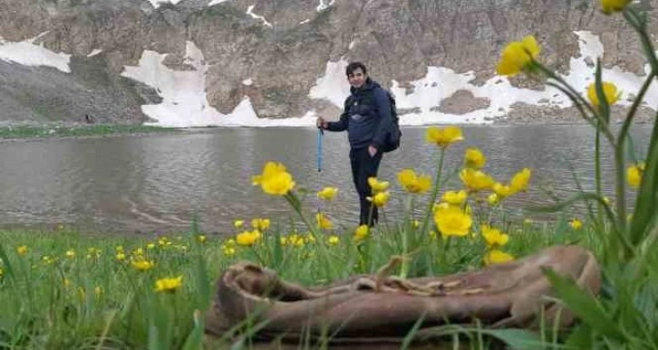 Doğaseverler 3 bin rakımlı Fatma Hatun Gölü civarında buldukları kuzunun sahibini arıyor