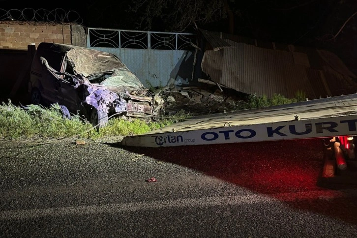 Elazığ’da takla atan araç hurdaya döndü: 1 yaralı