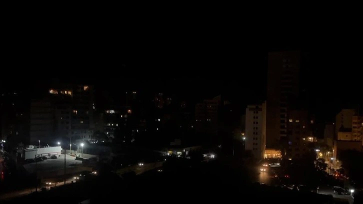Elektrik santrallerdeki yakıtın bitmesinin ardından Lübnan karanlığa gömüldü