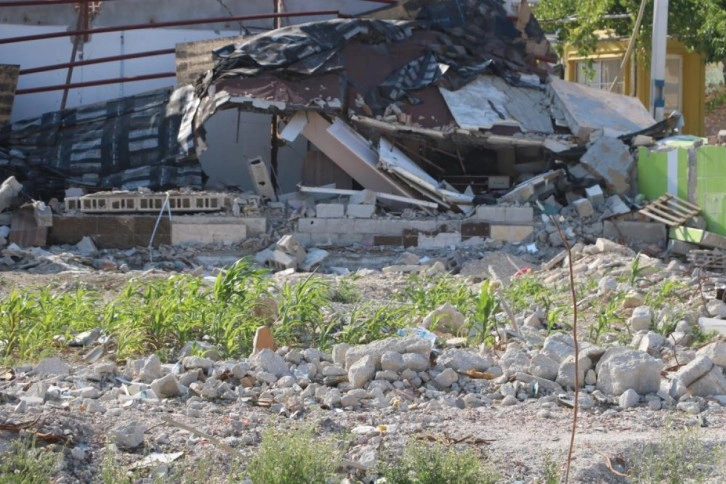 Enkazdan umut yeşerdi