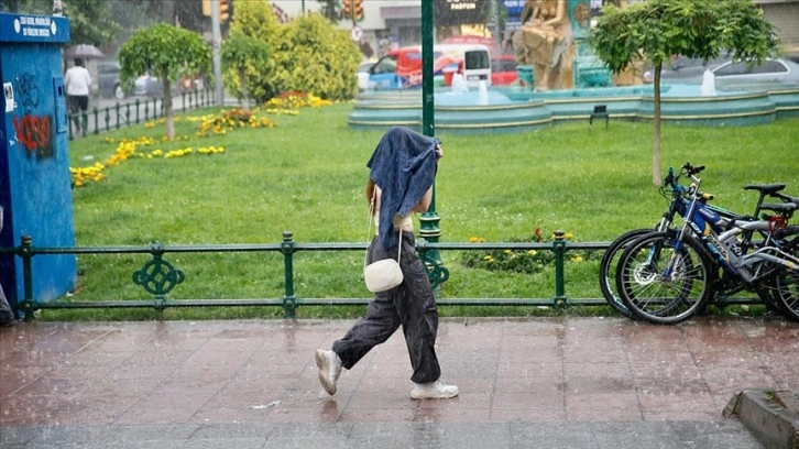 Eskişehir'de sağanak etkili oldu