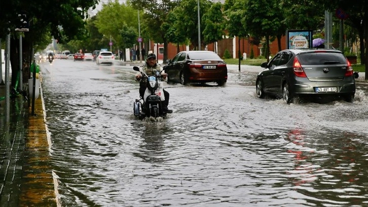 Eskişehir'de sağanak ve dolu etkili oldu