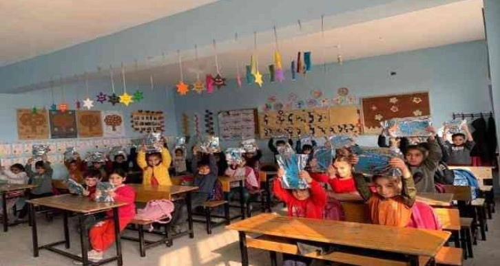 Eskişehir’den 8 şehre küçük kalpleri sevindiren yardım