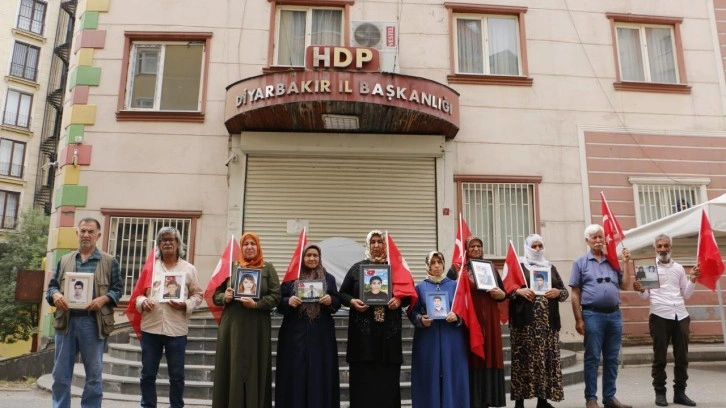 Evlat nöbeti tutan ailelerden Erdoğan'a tebrik: Çadırımız bayram havasında