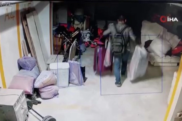 Eyüpsultan'da pişkin hırsız kamerada: Seçtiği eşyaları valize koyup çaldı