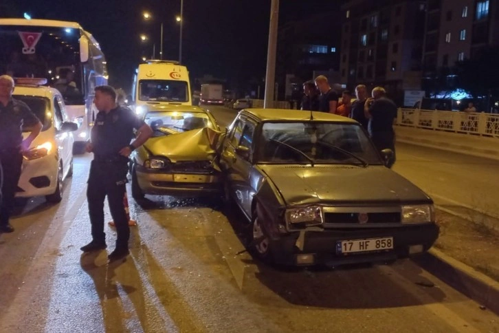 Ezine’de zincirleme trafik kazası