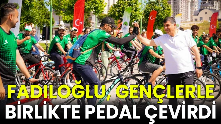 Fadıloğlu, gençlerle birlikte pedal çevirdi