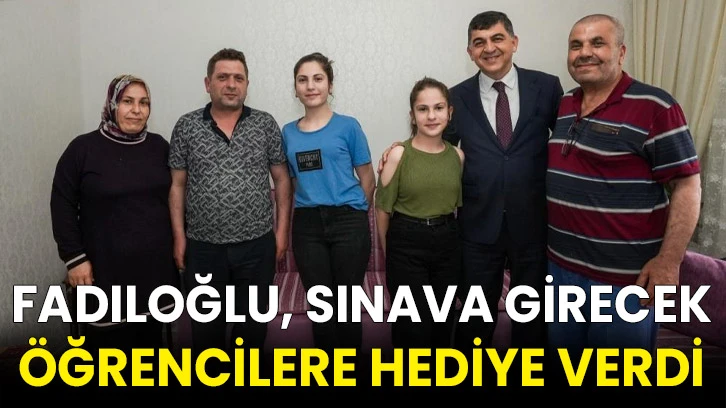 Fadıloğlu, sınava girecek öğrencilere hediye verdi
