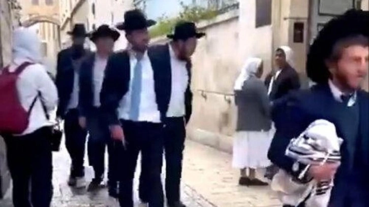 Fanatik Yahudiler işgal ettikleri Kudüs’te rahibelere tükürdü
