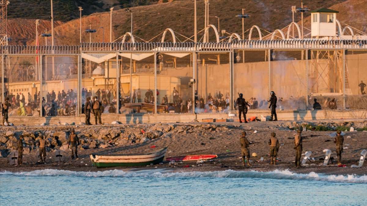 Fas iki gün sonra sınırı kapatarak İspanya tarafına düzensiz göçü kesti