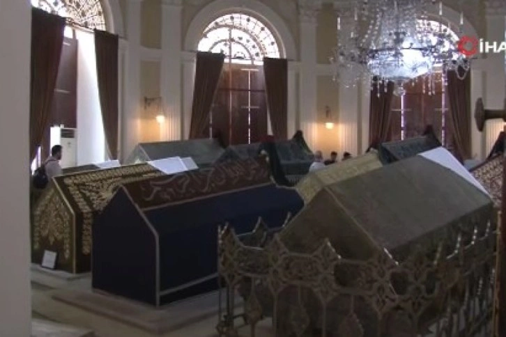 Fatih’te restorasyonu tamamlanan türbeler yeniden ziyarete açıldı