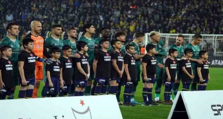 Fenerbahçe - Konyaspor maçına depremzede çocuklar misafir oldu