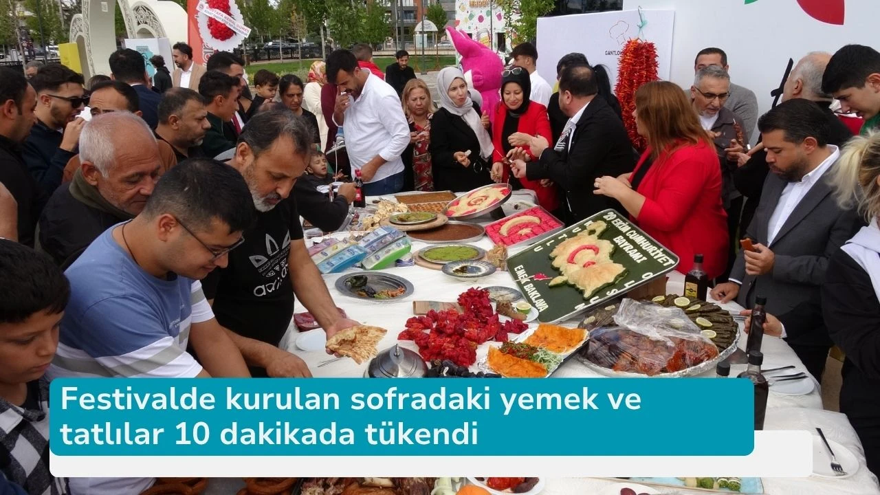 Festivalde kurulan sofradaki yemek ve tatlılar 10 dakikada tükendi
