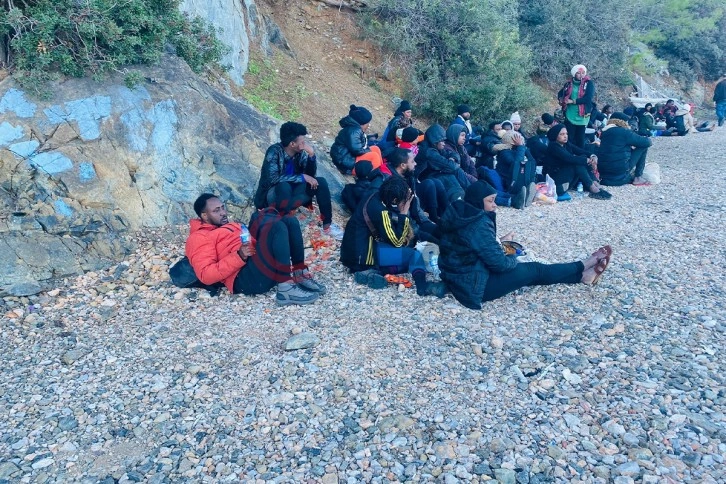Fethiye’de 54 düzensiz göçmen yakalandı