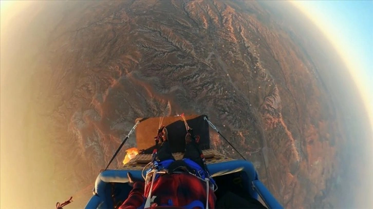 Fransız sporcu Valentin Delluc, Kapadokya’da 2 bin 600 metre yükseklikteki balondan atladı