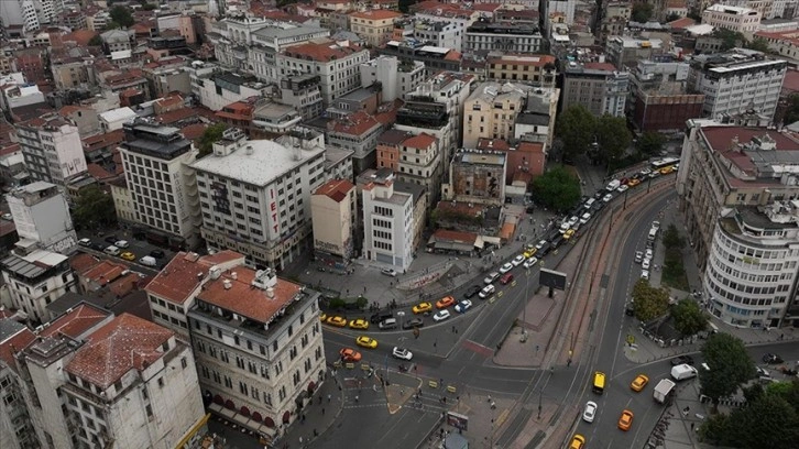 Galata Köprüsü'ndeki çalışma trafik yoğunluğunu arttırdı