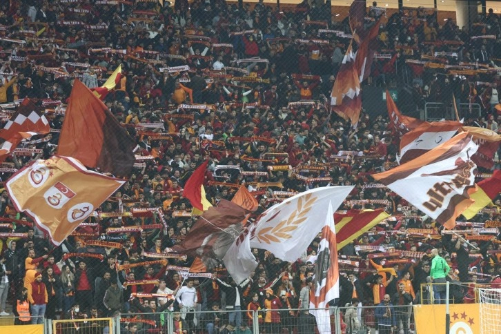 Galatasaraylı taraftarlardan, Fatih Terim ve futbolculara tepki