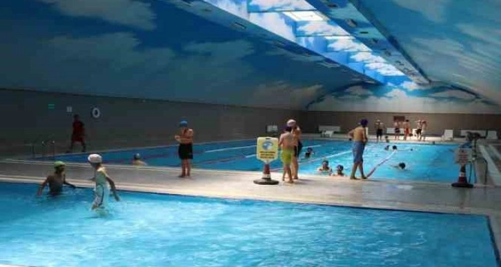 GAP Vadisi Kapalı Yüzme Havuzu gençlerin uğrak noktası oldu