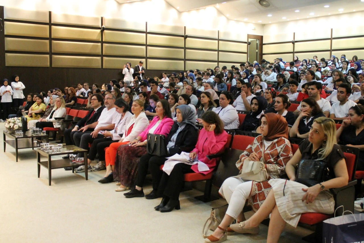 GAÜN’de “Meme Kanserinde Bütüncül Yaklaşım” Paneli Düzenlendi