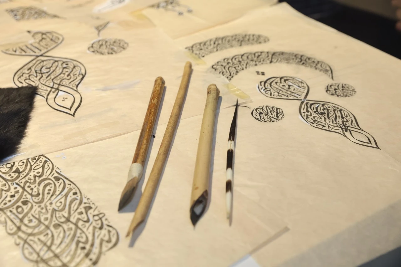 GAZİANTEP B&Uuml;Y&Uuml;KŞEHİR&rsquo;DEN &ldquo;KALEMDEN KALBE&rdquo; H&Uuml;SN-İ HAT SERGİSİ